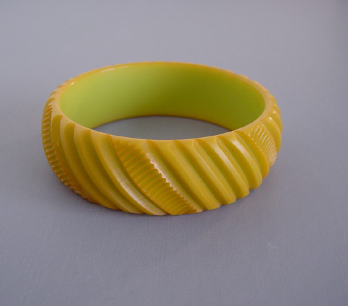 BAKELITE yellow green pistachio diagonally carved bangle