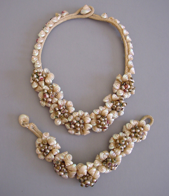 MIRIAM HASKELL Hess genuine sea shell necklace & bracelet