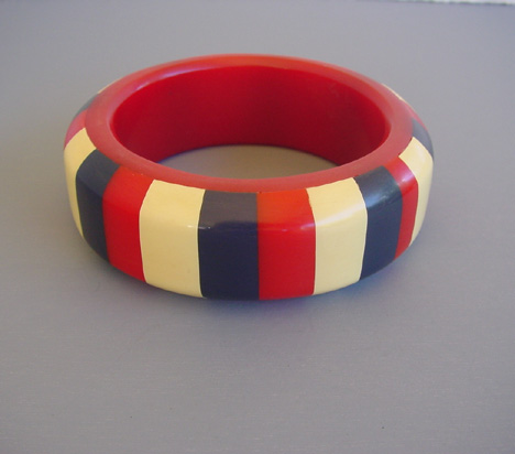 HOWARD KRONIMUS bakelite red bangle with laminated stripes