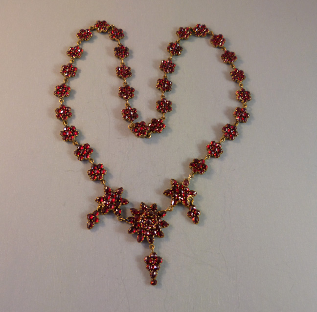 VICTORIAN Bohemian garnet necklace with stars and drops
