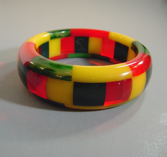 SHULTZ bakelite 3-row bangle red, green, navy blue, yellow checks