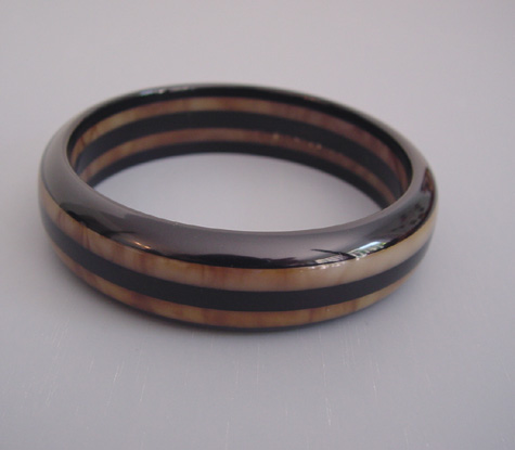 DOMBEK bakelite five row bangle in brown swirl & black laminate