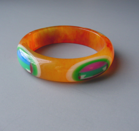 SHULTZ bakelite bangle cheerful multi-colored oval dots, dovetails