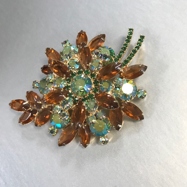 JULIANA large leaf brooch with caramel rhinestones, pastel green