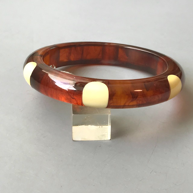 European-Style Synthetic Opal Animal Tortoise Bracelet - China Bracelet and  Jewelry Bracelet price | Made-in-China.com
