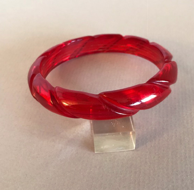 BAKELITE translucent red rope carved bangle with reverse carved lines