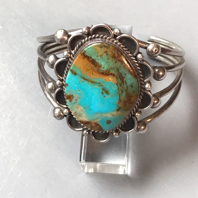 NATIVE AMERICAN Lennie Mariano turquoise and sterling bracelet with rope twist and scallops surrounding the turquoise, maybe Kings Manassa