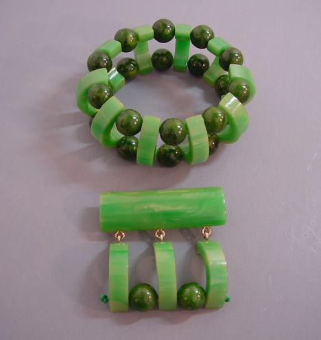 SHULTZ bakelite green stretchy bracelet and brooch