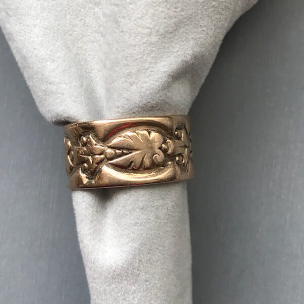 VICTORIAN 10 karat yellow gold wedding or cigar band ring