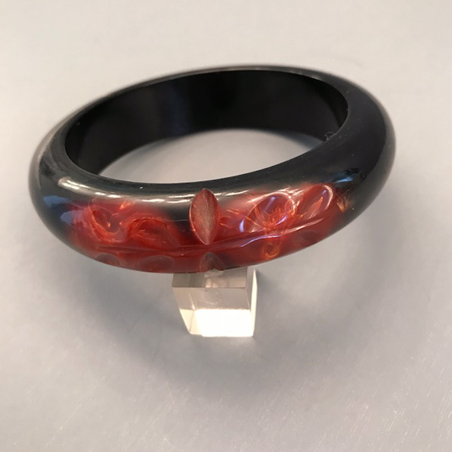 BAKELITE marbled paprika bangle with black over-dye and leaf carving