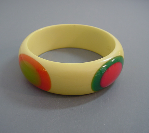 SHULTZ bakelite cream corn bangle with four bull’s eye dots, each in a lovely and different color combination