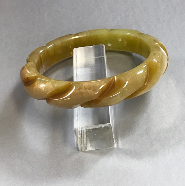 BAKELITE rope carved bangle in marbled translucent pistachio green with a soft brown wash in the crevices to highlight the carving