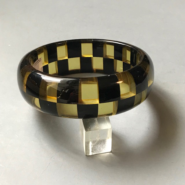 SHULTZ bakelite apple juice and black two row checked bangle