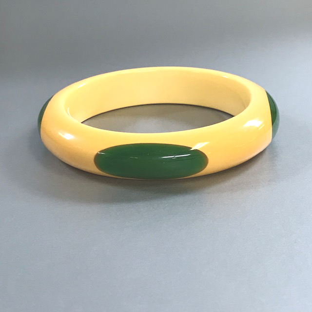 SHULTZ bakelite cream corn bangle with four oval green dots